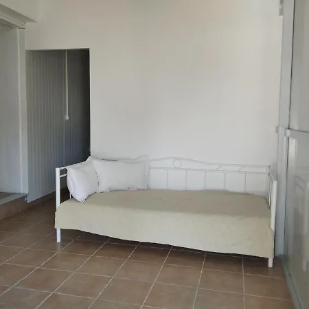 Anna's Country House By The Sea Karianí